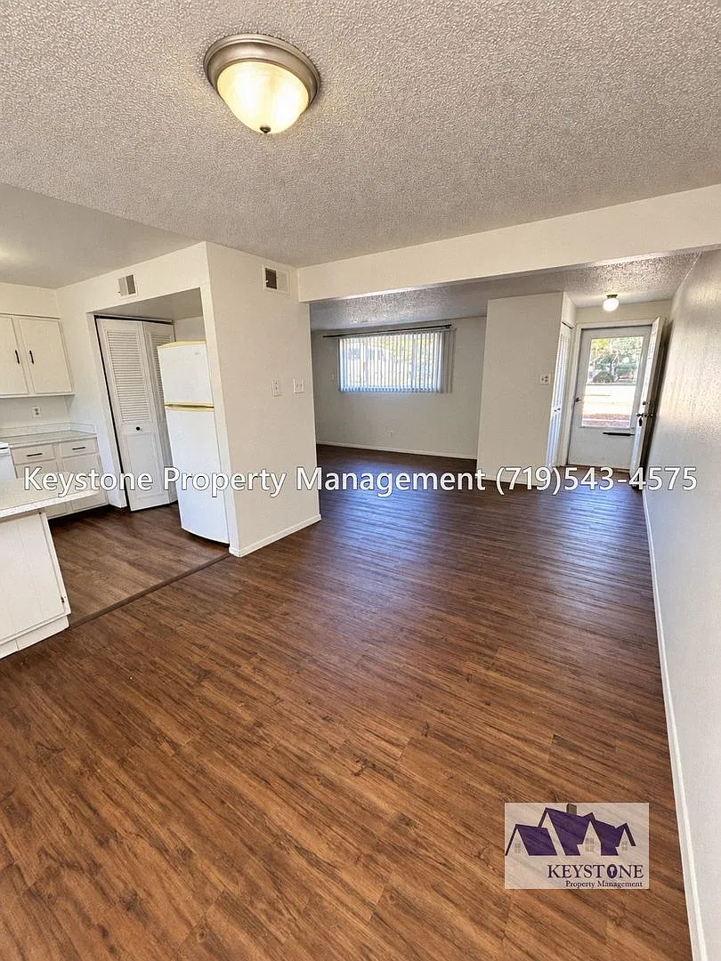 Spacious First-Floor 2-Bedroom Apartment in Belmont with Swamp Cooler! $1000/$1000 — Photo 2