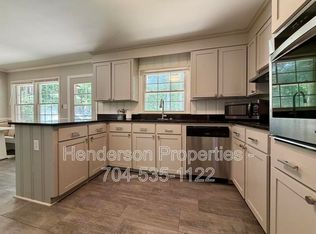 6801 Woodland Cres, Charlotte, NC 28216