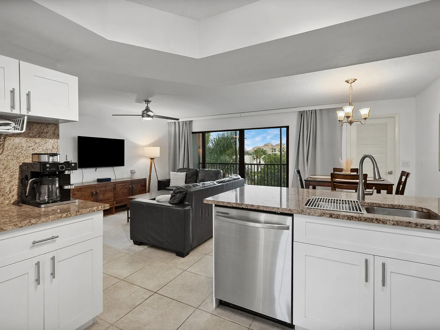 1 bed, 1.5 bath, 704 sqft, $4,500 — Photo 2
