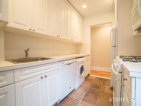 4th image of 521 W 122nd St #42A
