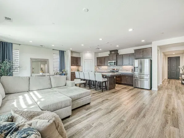 720 S Kandarian Ave, Fowler, CA 93625