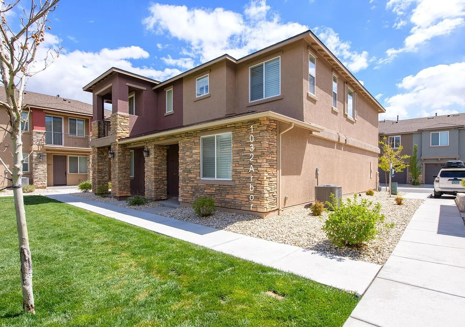 3 bedroom Townhome with garage — Photo 3