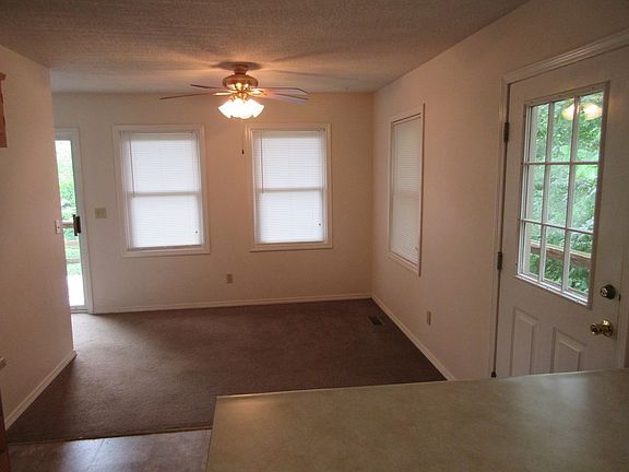 4th image of 40 Sheneman Dr