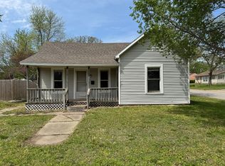 1224 N Cottonwood St, Iola, KS 66749