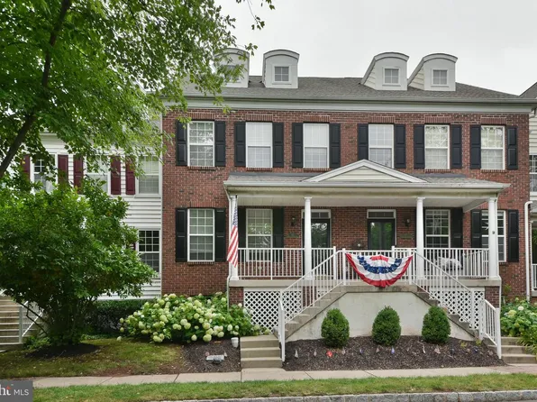 65 Woodbridge Dr, Doylestown, PA 18901