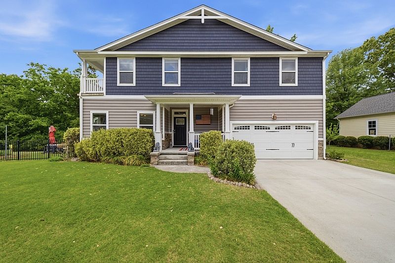 1st image of 431 Shorewood Pl