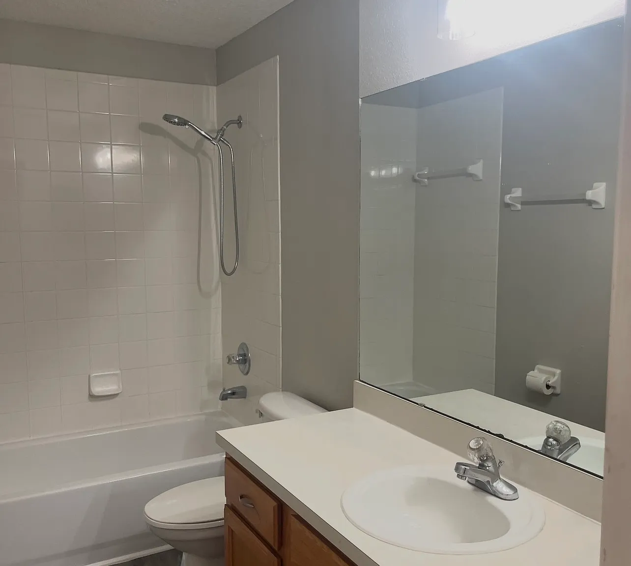 3 bed, 2.5 bath, 1664 sqft, $2,100 — Photo 1