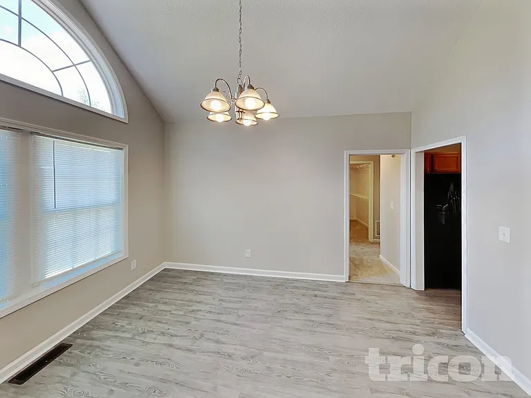 37 Abbotsford Dr — Photo 3