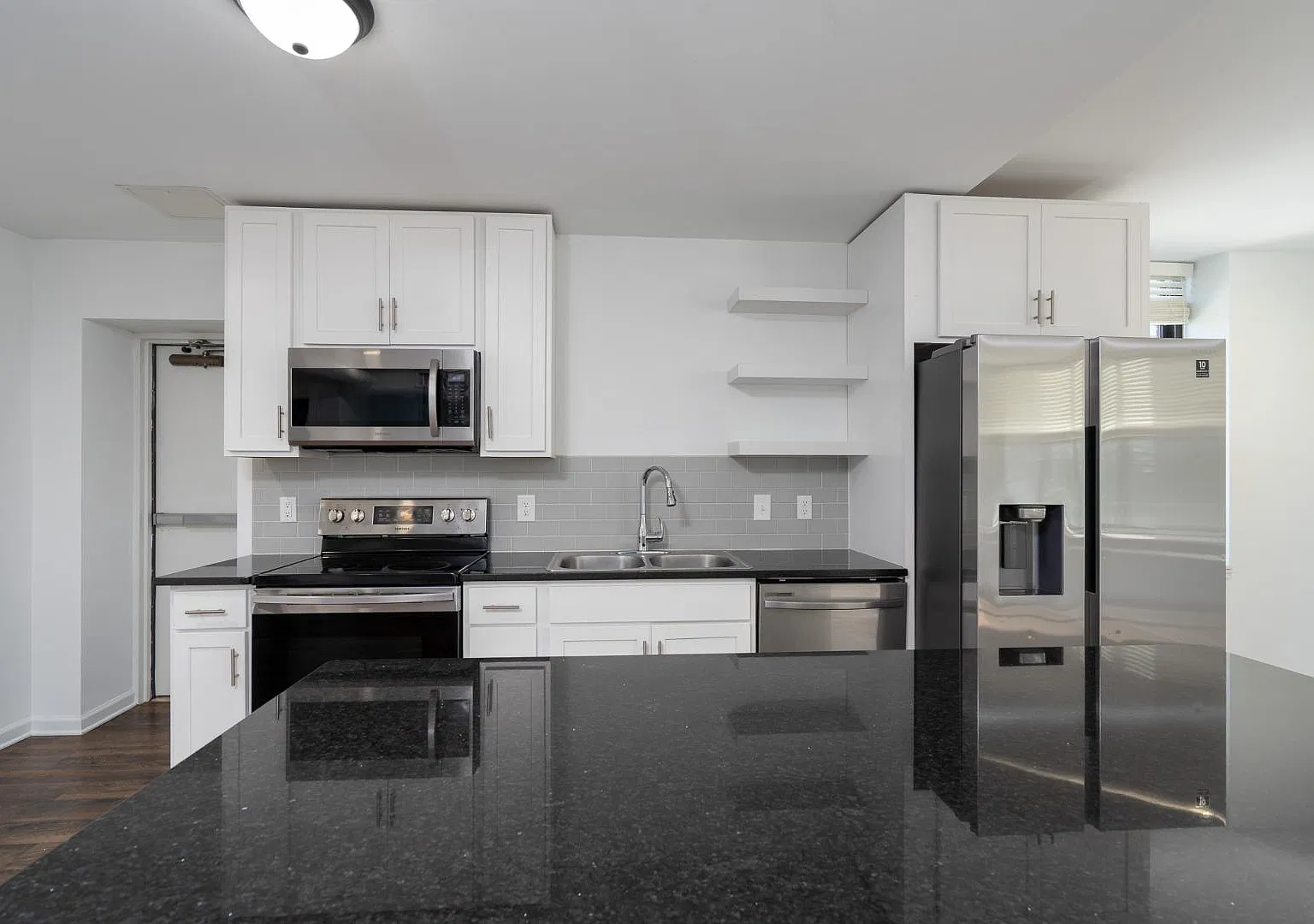 57 Union St S - 303 — Photo 3