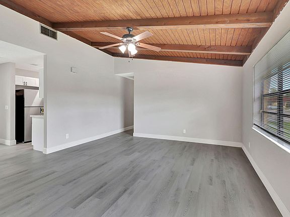 4th image of 468 Glenwood Drive