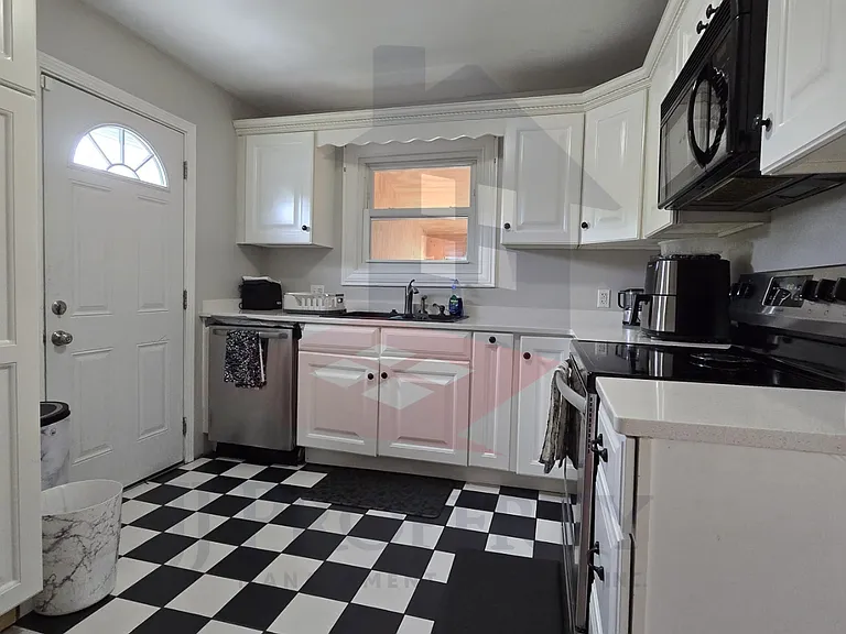 104 Robinson St — Photo 9