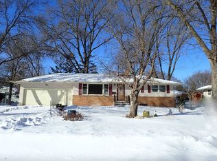 1867 Dellwood Ave, Roseville, MN 55113