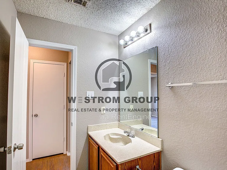2363 Laurelhill Ln — Photo 27