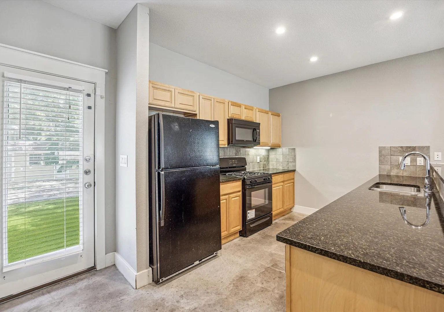 3BD 2.5BA Corner Lot in North Austin - Available NOW! — Photo 4