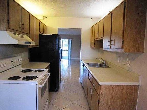 4th image of 9856 Nob Hill Ct #9856