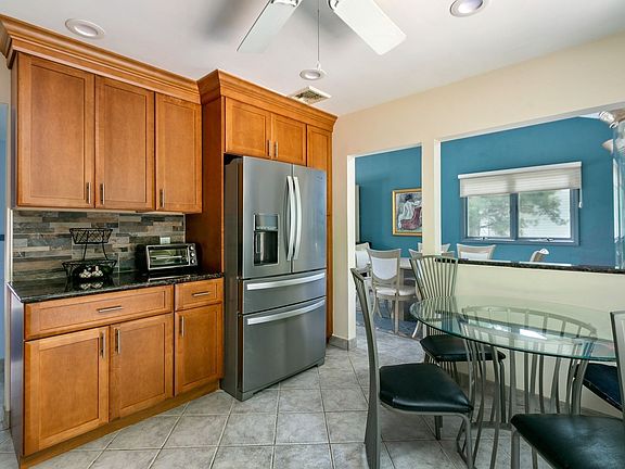 3rd image of 118 Morewood Dr