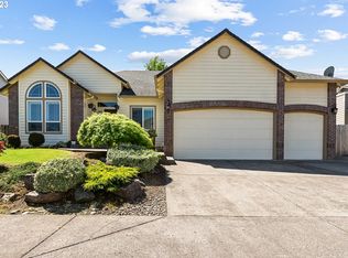 330 SW 37th Ter, Gresham, OR 97080