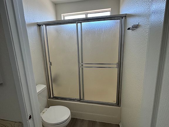 4th image of 636 W 8th St APT 4