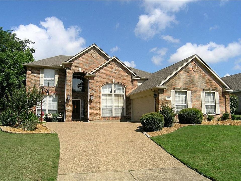 1st image of 1210 Crown Dr