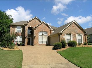 1210 Crown Dr, Mansfield, TX 76063