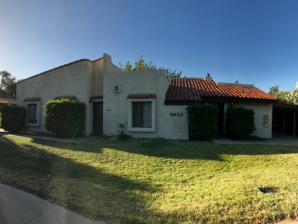 6932 E Earll Dr #101