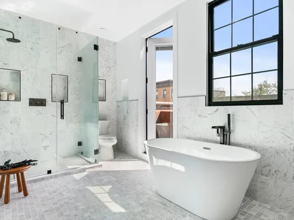 493 Hancock Street image 16 of 25