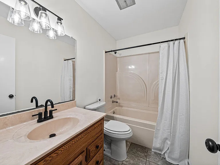 132 Windsor Dr — Photo 22