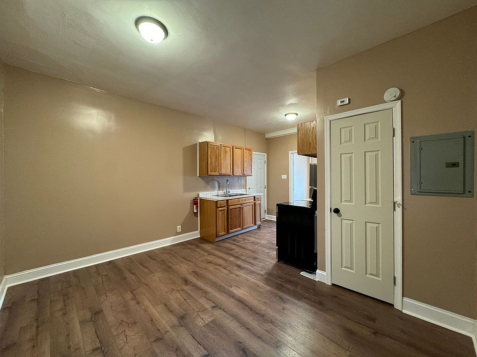 1st image of 534 W Market St Floor 1