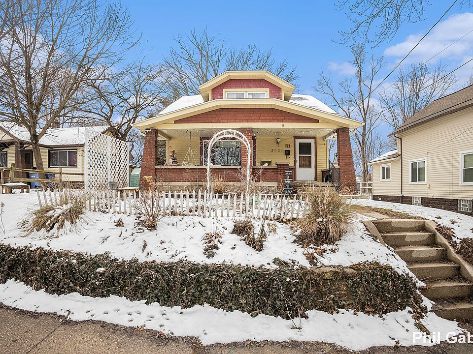 1st image of 2037 Lafayette Ave NE