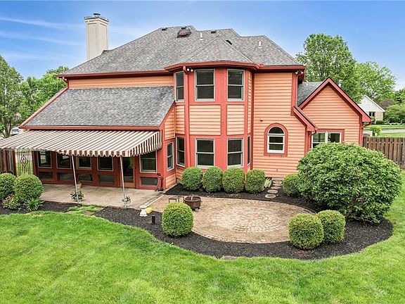 4th image of 669 Towncrest Dr