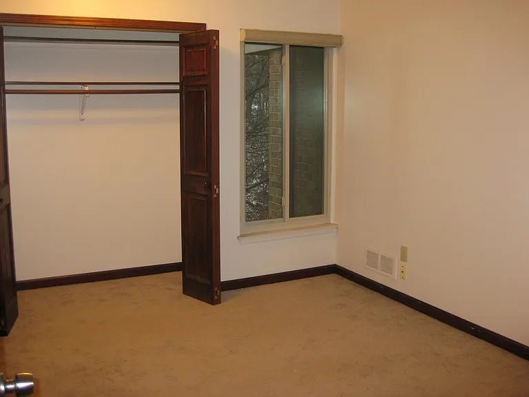 1446 Oakbrook E — Photo 20
