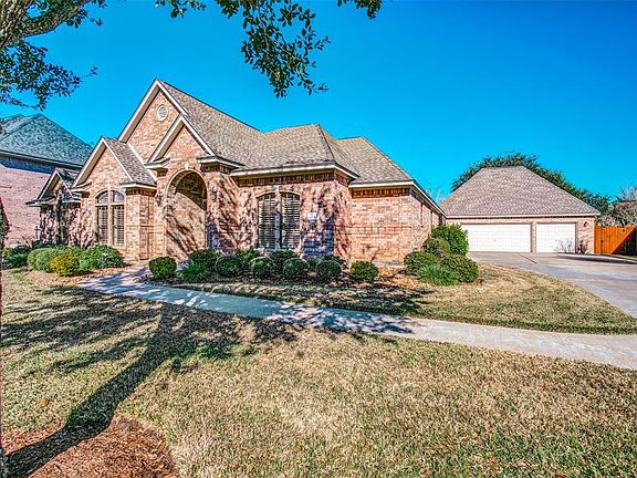 5th image of 54 Scotch Pine Ct