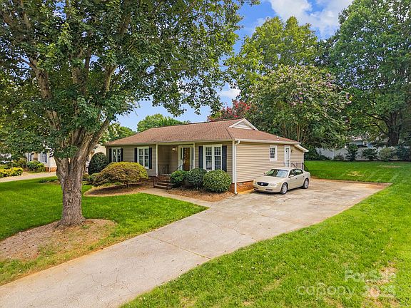 2nd image of 2624 Castlewood Dr