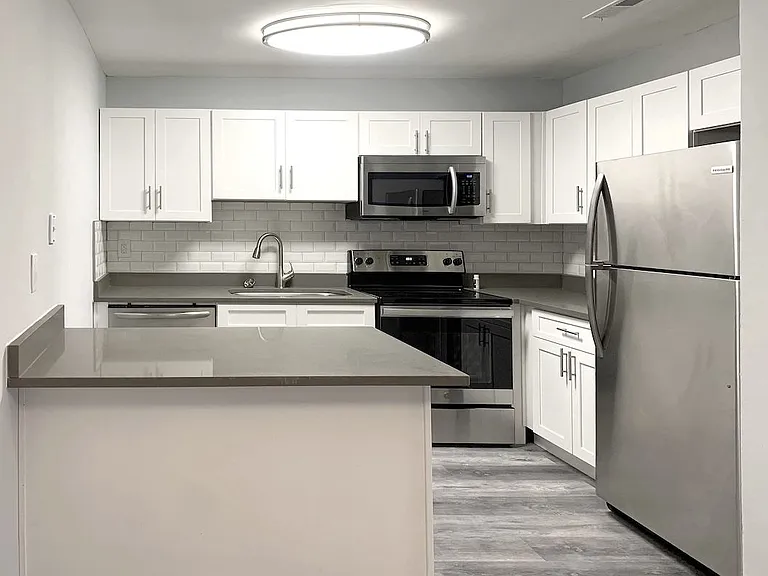 Spring Lake Cove Apartments — Photo 12