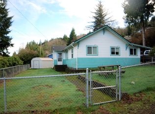 990 York St, Reedsport, OR 97467