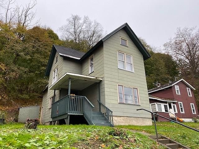 1st image of 221 Steele St