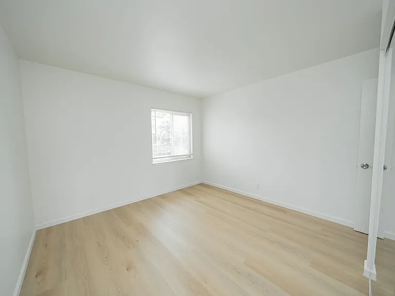 1640 5th Avenue — Photo 11