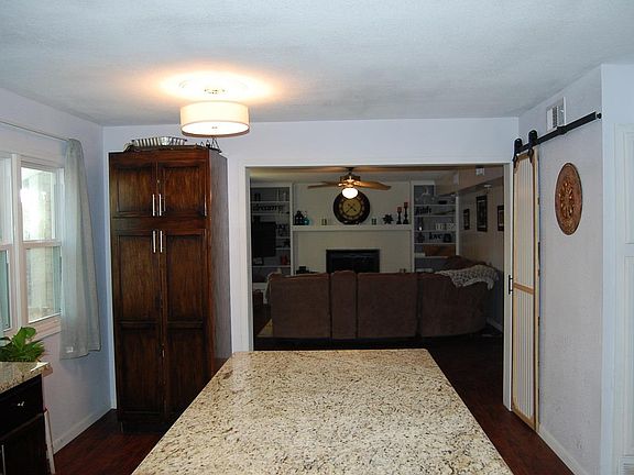 5th image of 512 Sunset Dr