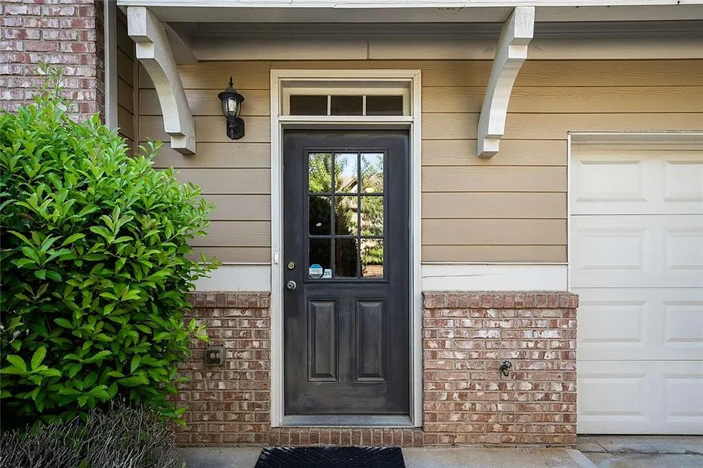 3 bed, 3.5 bath, 2220 sqft, $2,400 — Photo 4