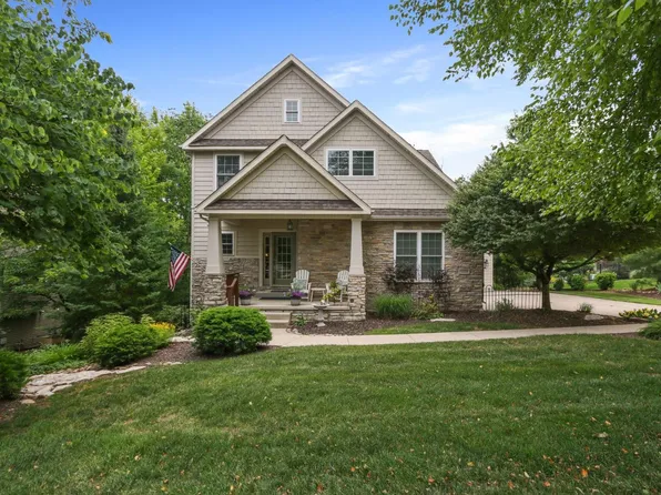 1055 Mary Ellen Dr, Crown Point, IN 46307