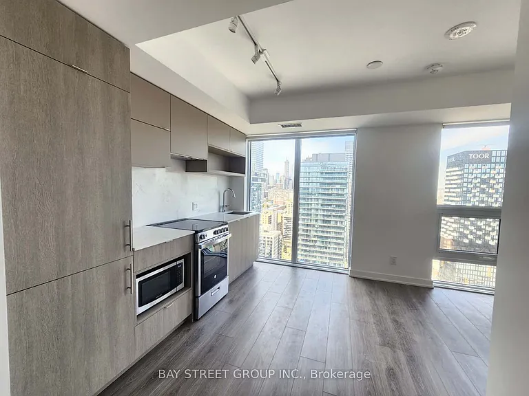 100 Queen St E #3302 — Photo 8