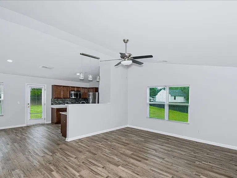 1715 Cheryl Ln — Photo 7