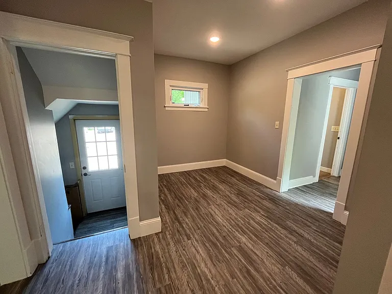 224 James Ave — Photo 39
