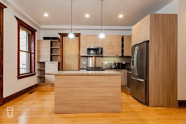 2107 N Spaulding Ave — Photo 5