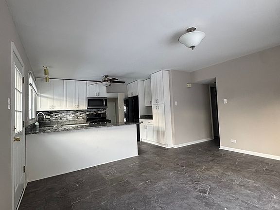 5th image of 113 Berry St