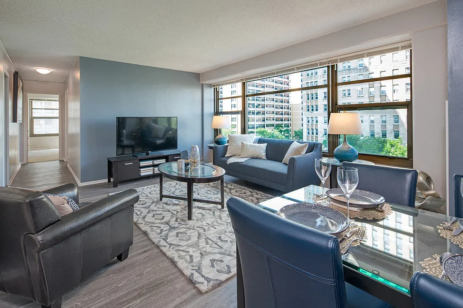 Twin Towers Apartments — Photo 4