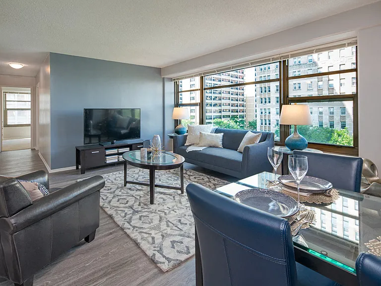 Twin Towers Apartments — Photo 4