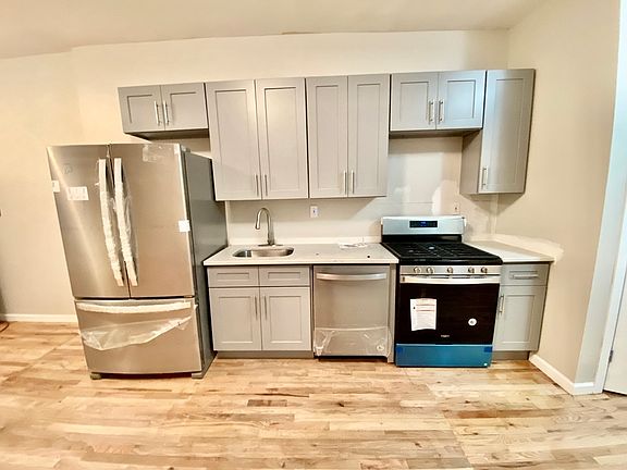 3rd image of 684 Macdonough St #3