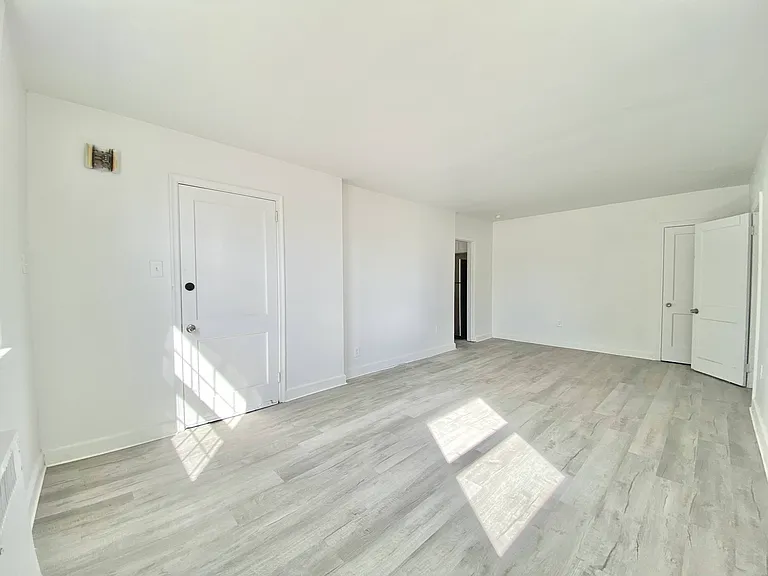 1029 Lafayette Ave — Photo 11