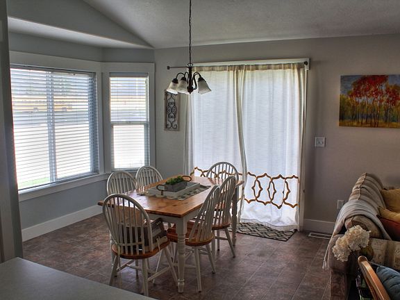 3rd image of 448 E Lourdes Ln